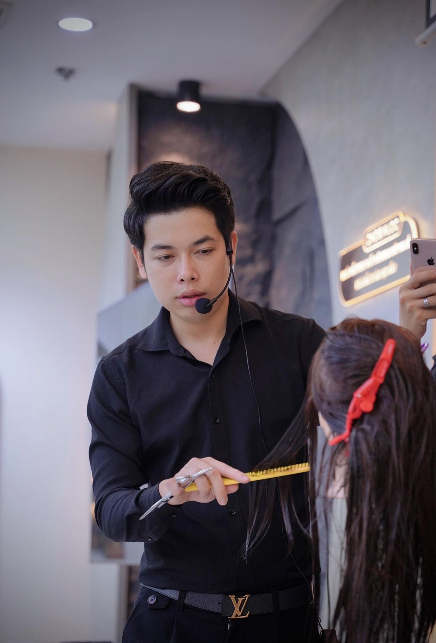 Gia Lộc nhanh chóng thu hút sự chú ý thông qua những video ngắn về làm tóc bằng phương pháp uốn nóng đạt chuẩn Quốc tế