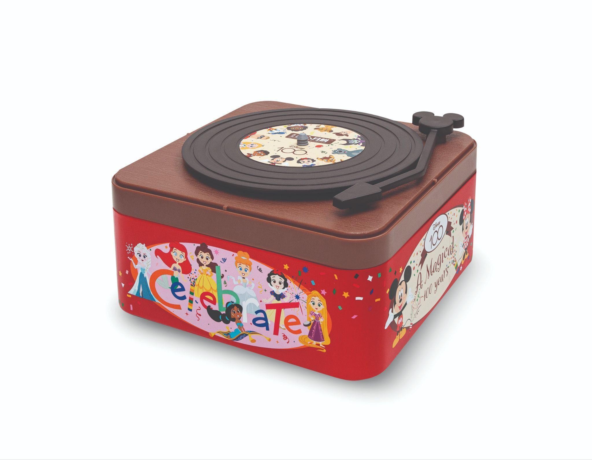 Bánh và hộp quà Disney