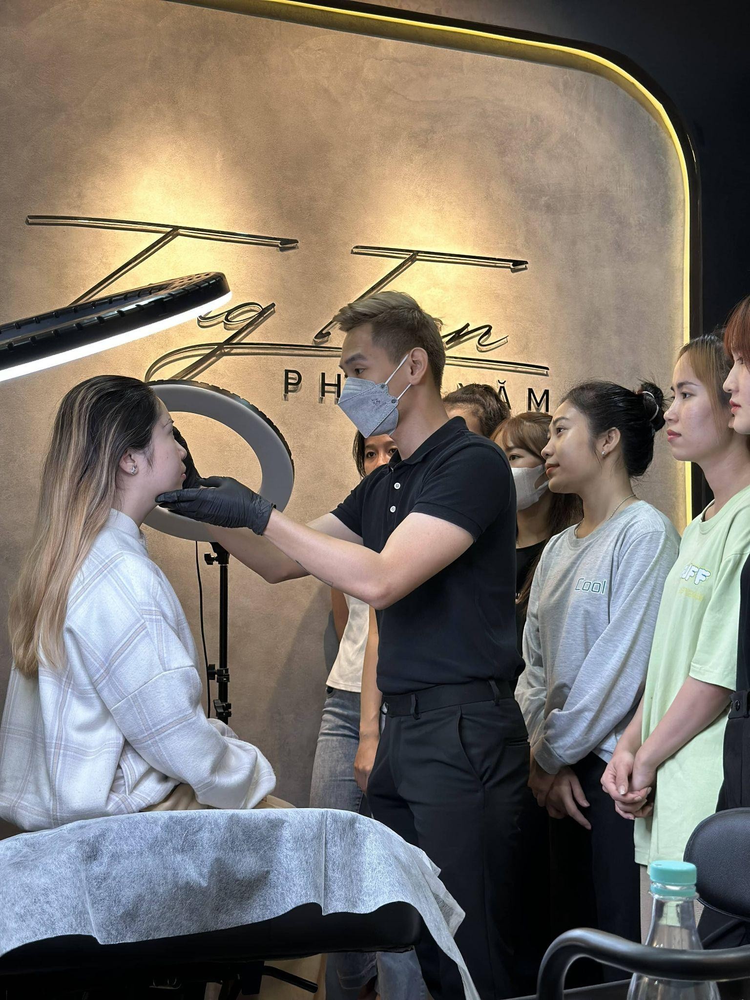 Master Tòng Trần chinh phục thách thức của nghệ thuật phun xăm thẩm mỹ