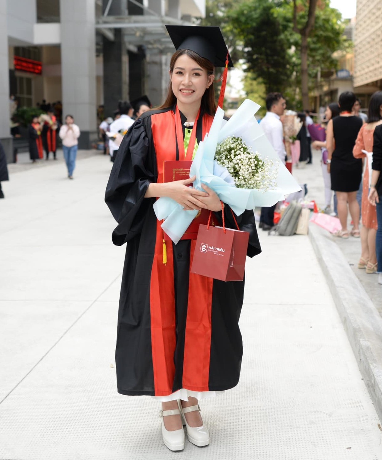 Bs Thanh Tuyến nhận bằng Thạc sĩ Da liễu tại Trường Đại học Y Dược TP.HCM