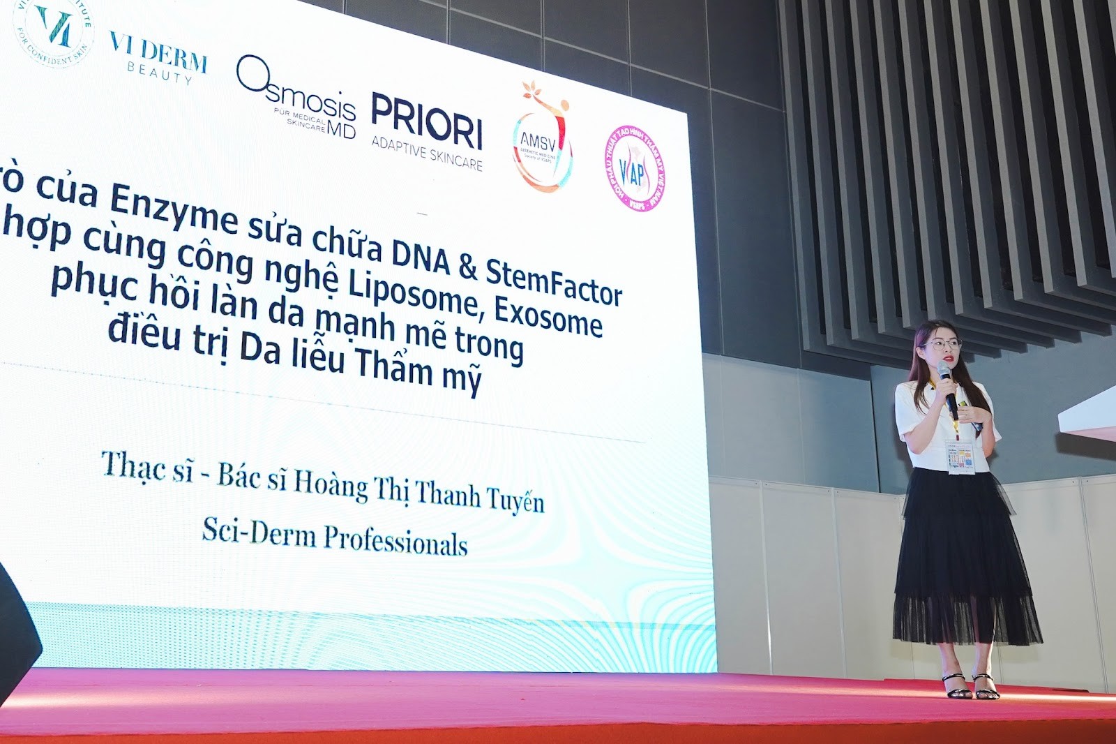 Ths. Thanh Tuyến - báo cáo viên của hội nghị thẩm mỹ nội khoa VICAM