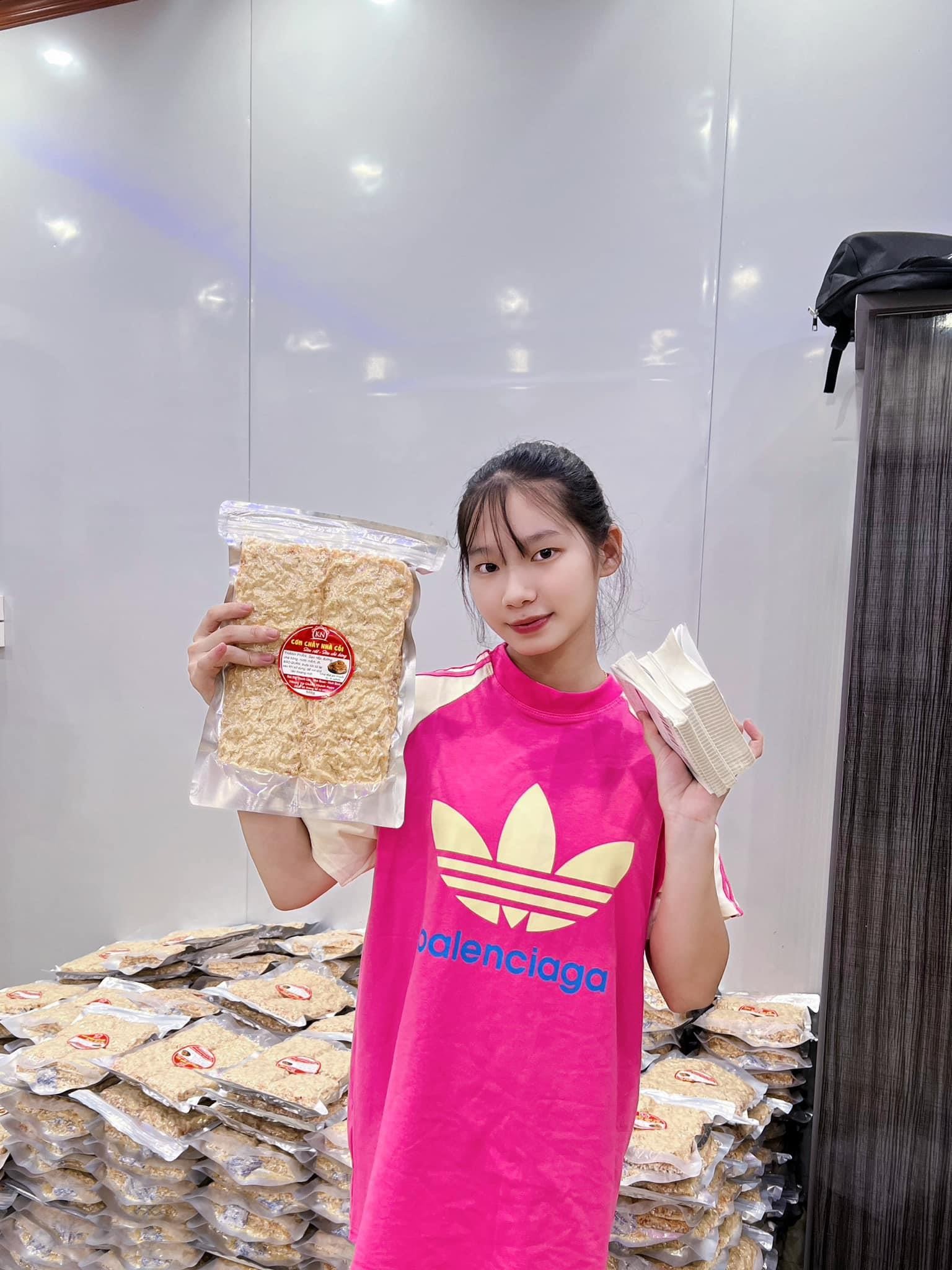 Vợ Chồng Khánh Ngọc mang đến những tiểu phẩm hài hước cho khán giả - Ảnh 2