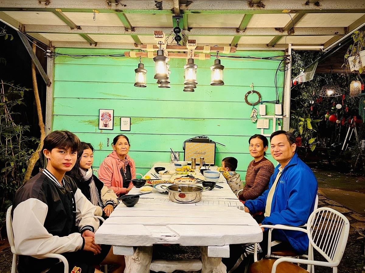 Ăn tối cùng gia đình tại Gió Homestay Đà Lạt