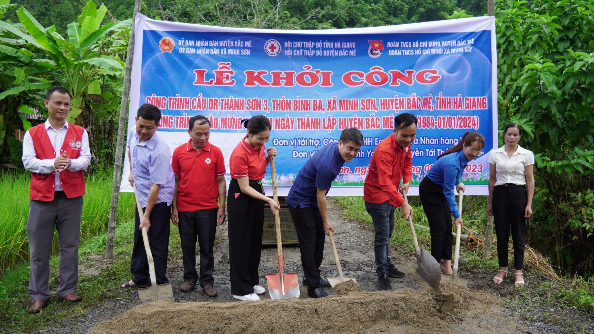 Nghi lễ khởi công xây dựng công trình cầu DR Thành Sơn 3 tại thôn Bình Ba Nghi lễ khởi công xây dựng công trình cầu DR Thành Sơn 3 tại thôn Bình Ba