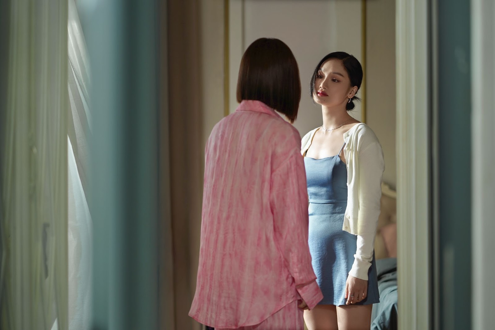 Cặp 'chị chị em em' mới của màn ảnh Việt: Miu Lê và Phương Anh Đào gây ấn tượng mạnh mẽ - Ảnh 6