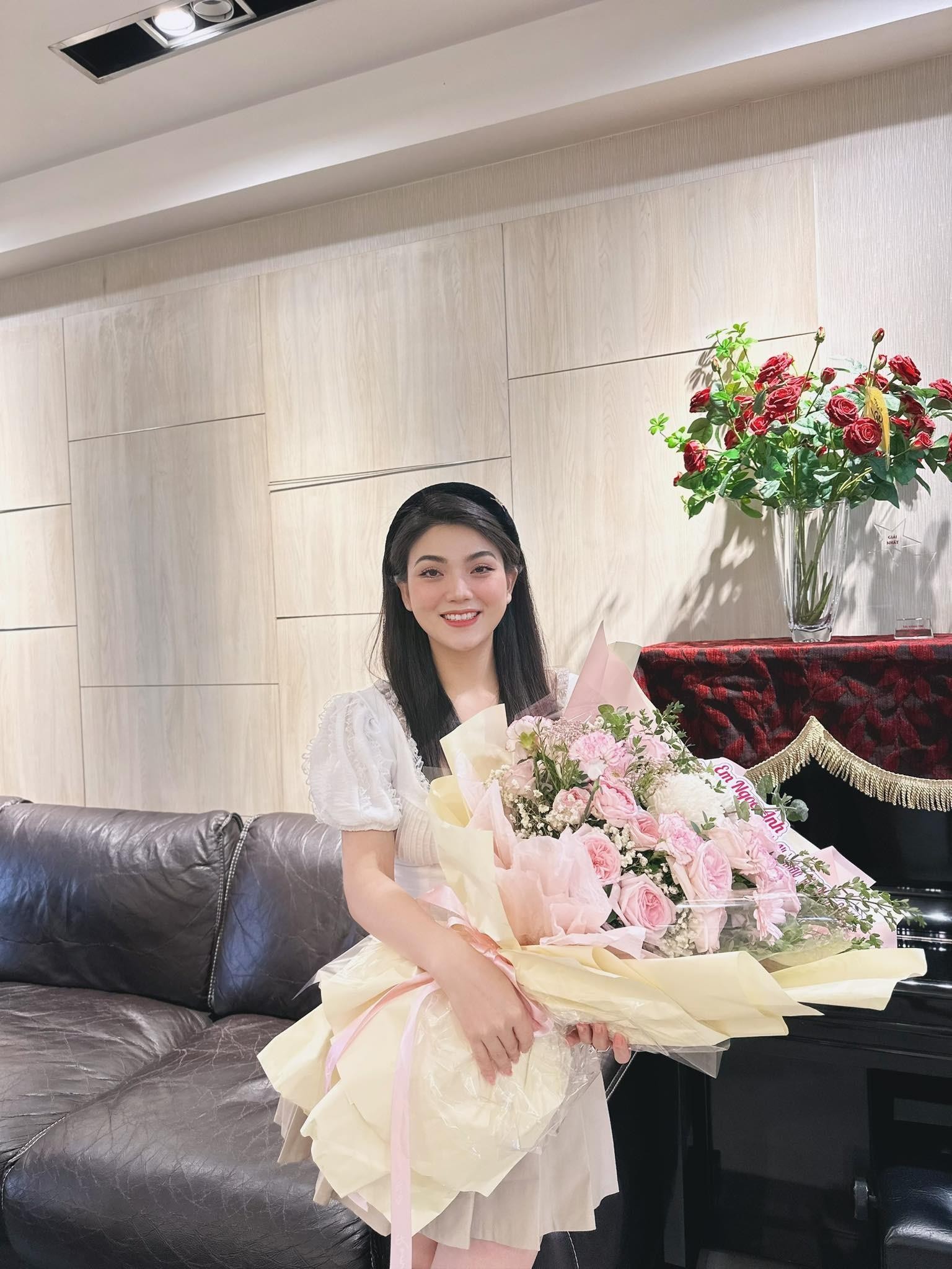Ca sĩ Sim Nông chính thức là giảng viên trường Cao đẳng nghệ thuật TP. HCM - Ảnh 1 Ca sĩ Sim Nông chính thức là giảng viên trường Cao đẳng nghệ thuật TP. HCM - Ảnh 1