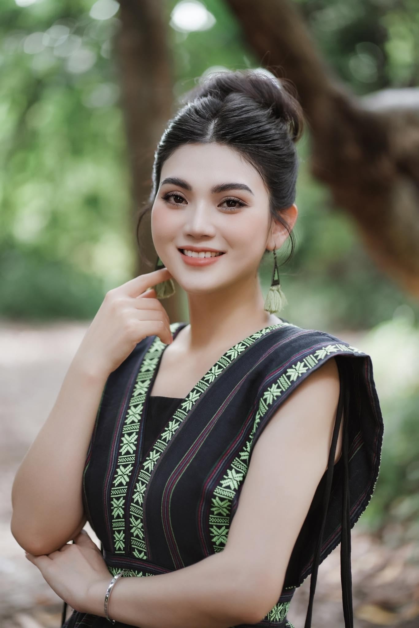 Ca sĩ Sim Nông chính thức là giảng viên trường Cao đẳng nghệ thuật TP. HCM - Ảnh 3 Ca sĩ Sim Nông chính thức là giảng viên trường Cao đẳng nghệ thuật TP. HCM - Ảnh 3