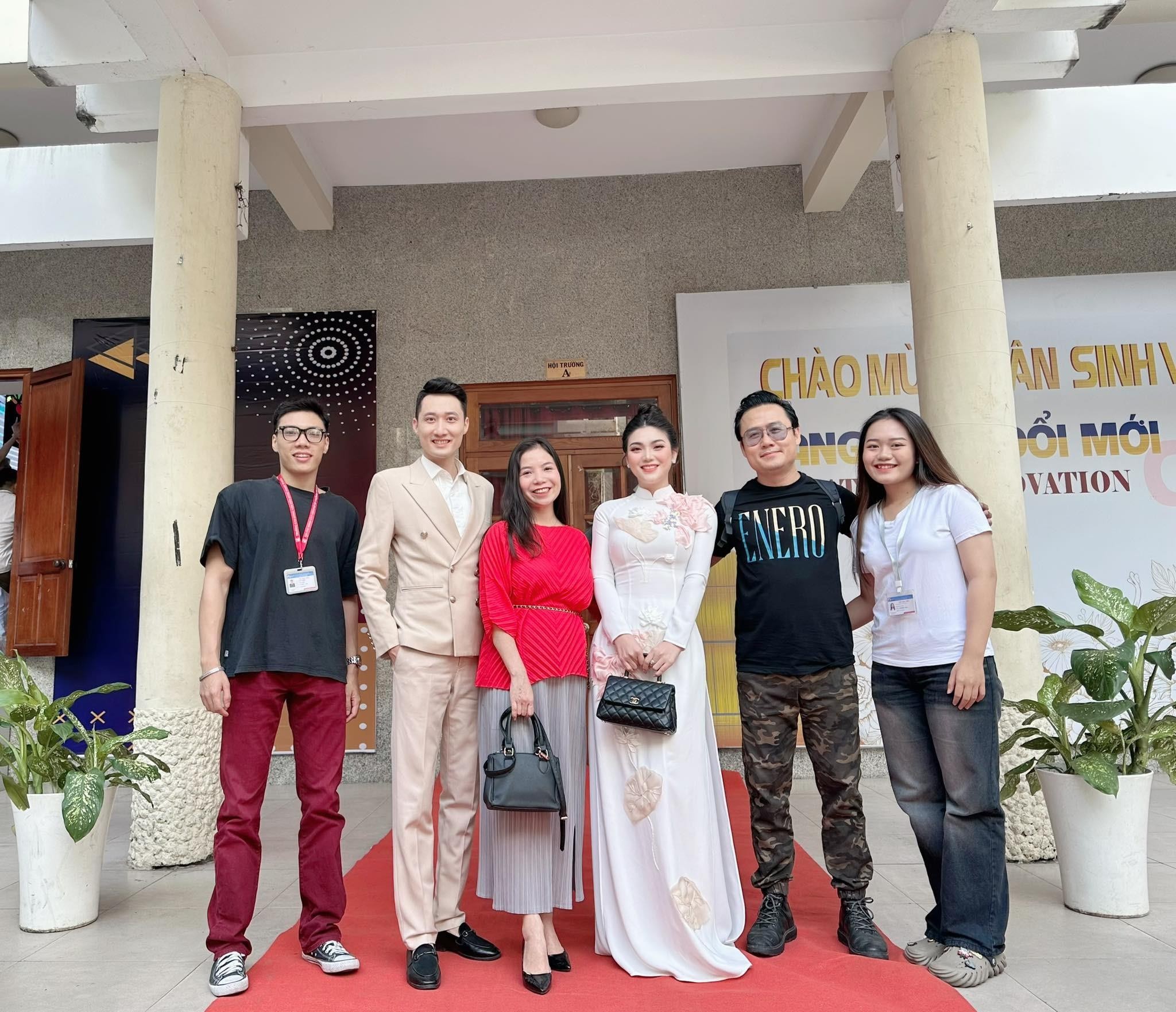 Ca sĩ Sim Nông chính thức là giảng viên trường Cao đẳng nghệ thuật TP. HCM - Ảnh 5 Ca sĩ Sim Nông chính thức là giảng viên trường Cao đẳng nghệ thuật TP. HCM - Ảnh 5