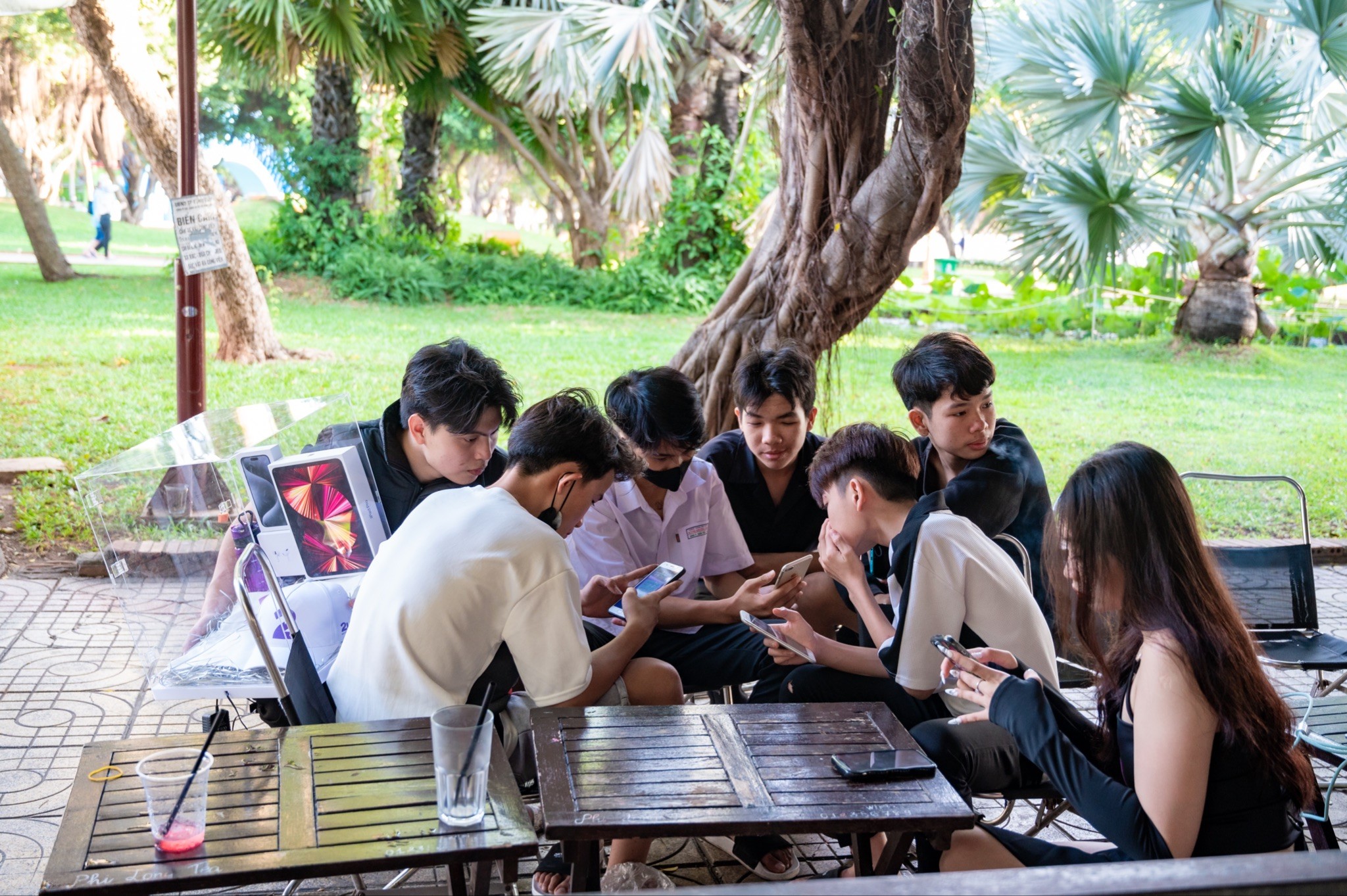 Các bạn trẻ rất bất ngờ với độ 'chịu chơi' của 2UP Các bạn trẻ rất bất ngờ với độ 'chịu chơi' của 2UP