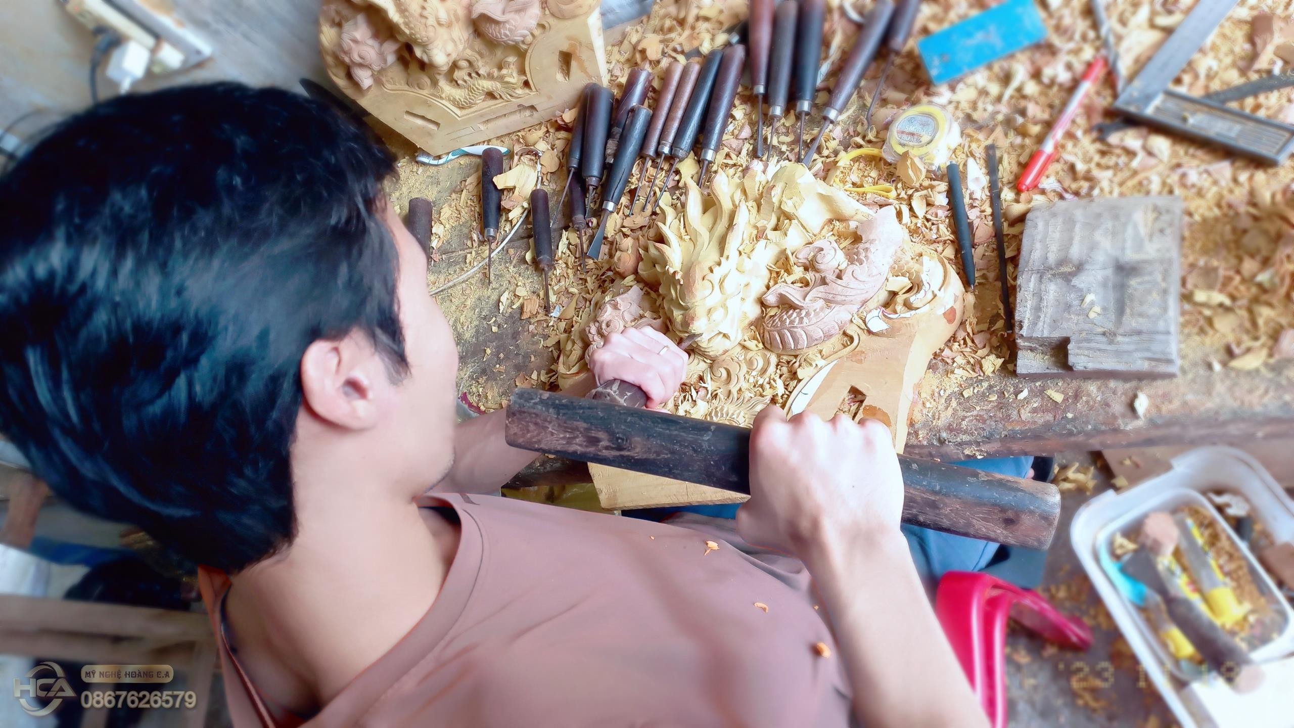 Quá trình bén duyên nghề chạm khắc gỗ của nghệ nhân Trần Phước Hoàng mang danh Đồ Gỗ Hoàng CA, Mộc Mỹ Nghệ Hoàng CA - Ảnh 2 Quá trình bén duyên nghề chạm khắc gỗ của nghệ nhân Trần Phước Hoàng mang danh Đồ Gỗ Hoàng CA, Mộc Mỹ Nghệ Hoàng CA - Ảnh 2
