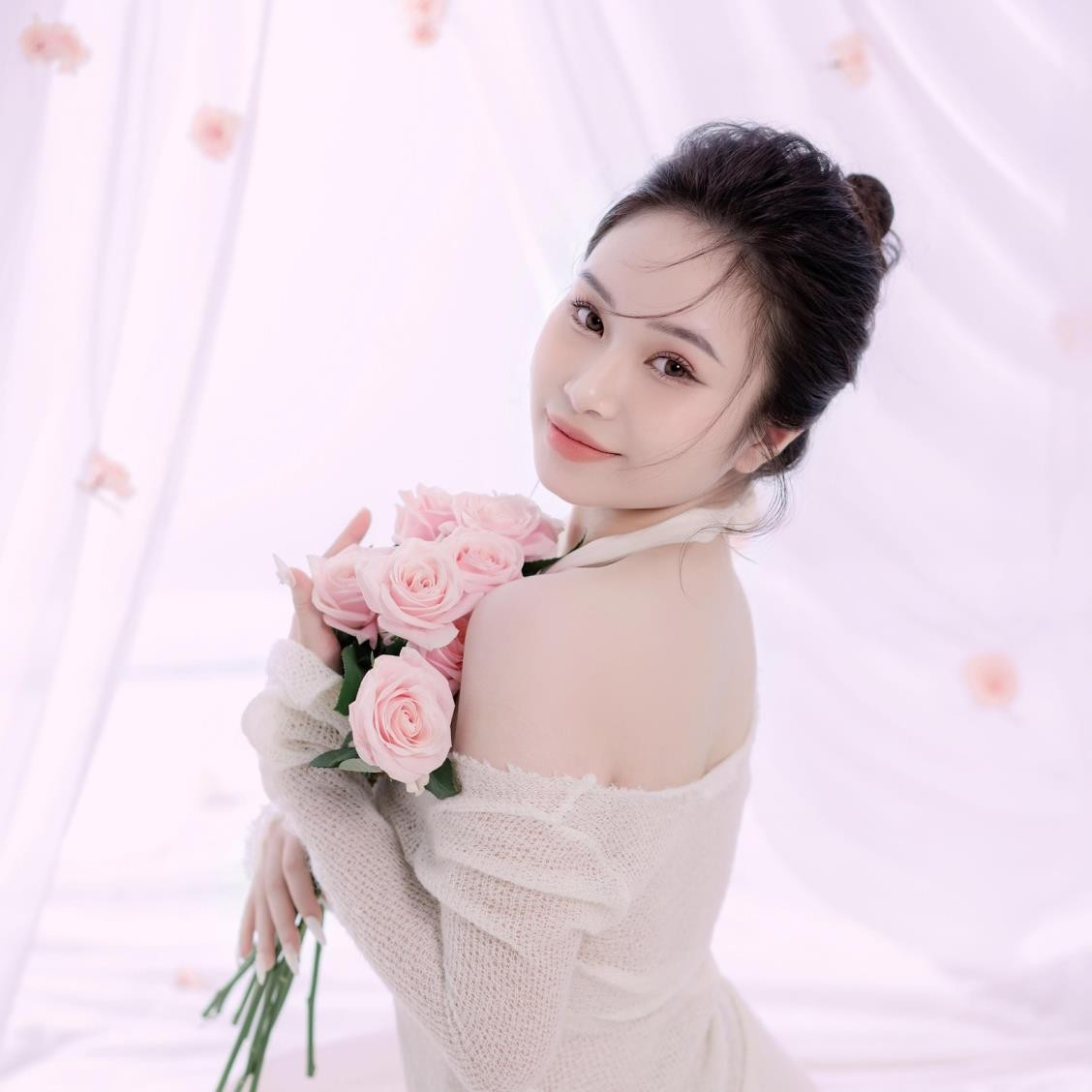 TikToker 2,2 triệu followers lên tiếng trước thông tin nhận 8,5 tỷ chu cấp từ người đàn ông có vợ - Ảnh 1