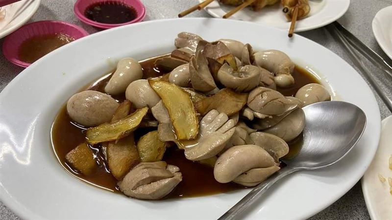 Món ăn của quán hải sản. Ảnh Appledaily