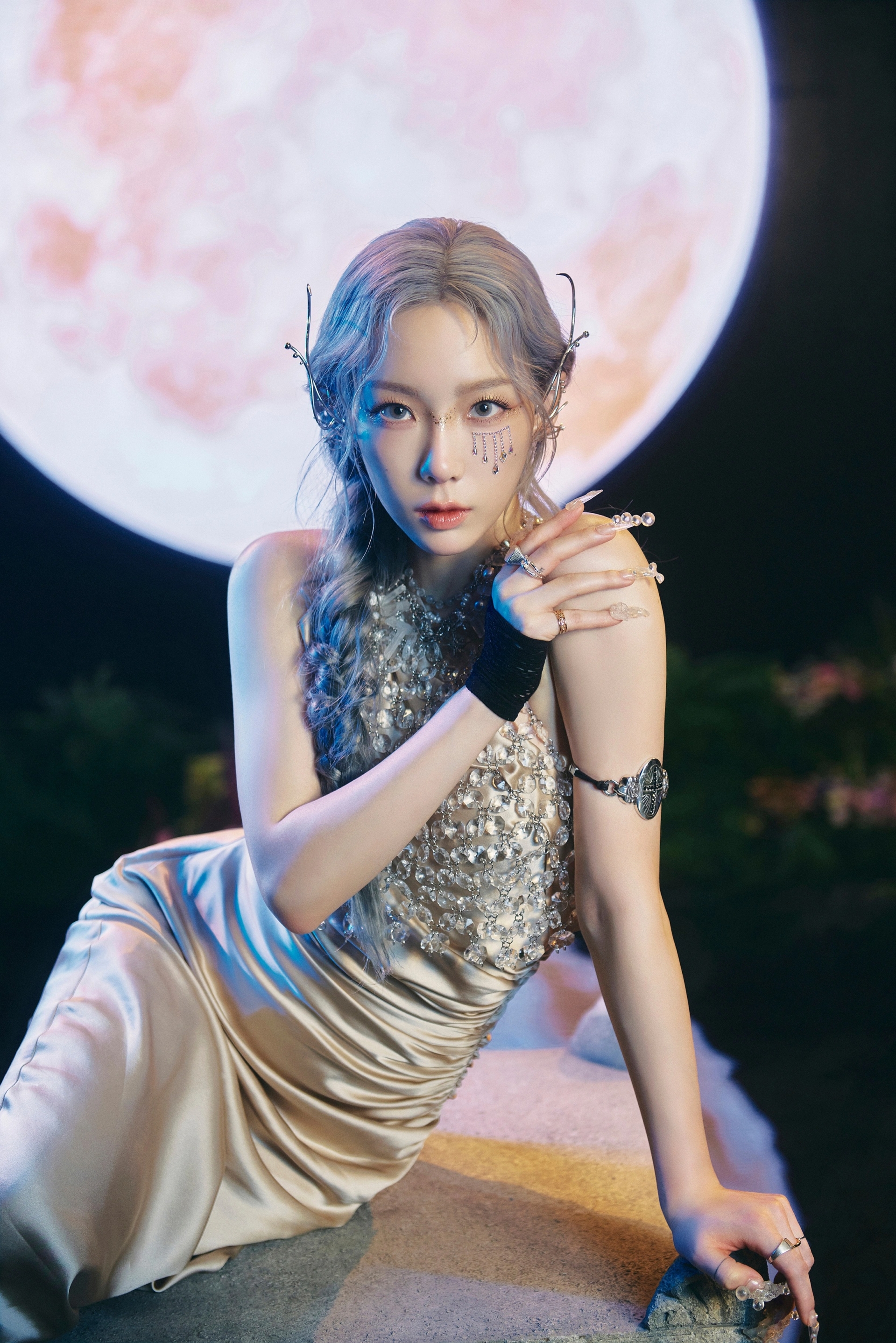 Taeyeon cũng mất ngủ vì liên tục bị làm phiền. Taeyeon cũng mất ngủ vì liên tục bị làm phiền.