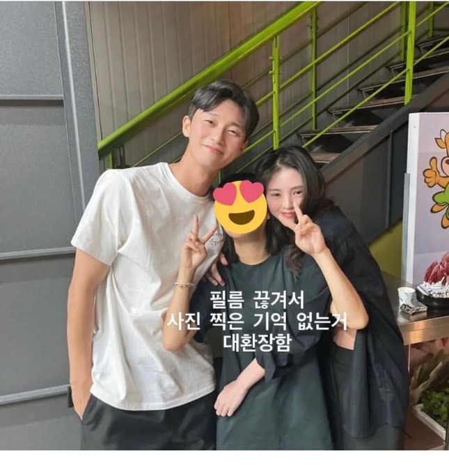 Mặc kệ bị réo tên, Park Seo Joon cũng không quan tâm. Mặc kệ bị réo tên, Park Seo Joon cũng không quan tâm.