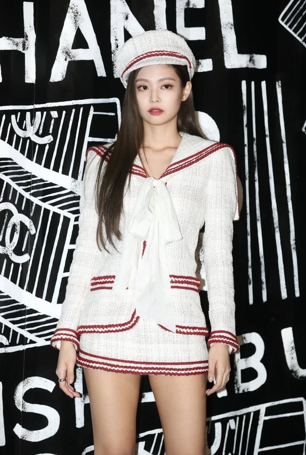 Jennie thậm chí còn được cư dân mạng gọi là 'cây Chanel sống' Jennie thậm chí còn được cư dân mạng gọi là 'cây Chanel sống'