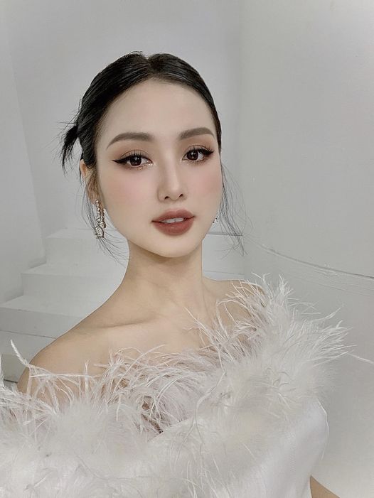 Lộ gương mặt khác lạ của hotgirl Tâm Tít sau 8 năm lấy chồng đại gia - Ảnh 1 Lộ gương mặt khác lạ của hotgirl Tâm Tít sau 8 năm lấy chồng đại gia - Ảnh 1
