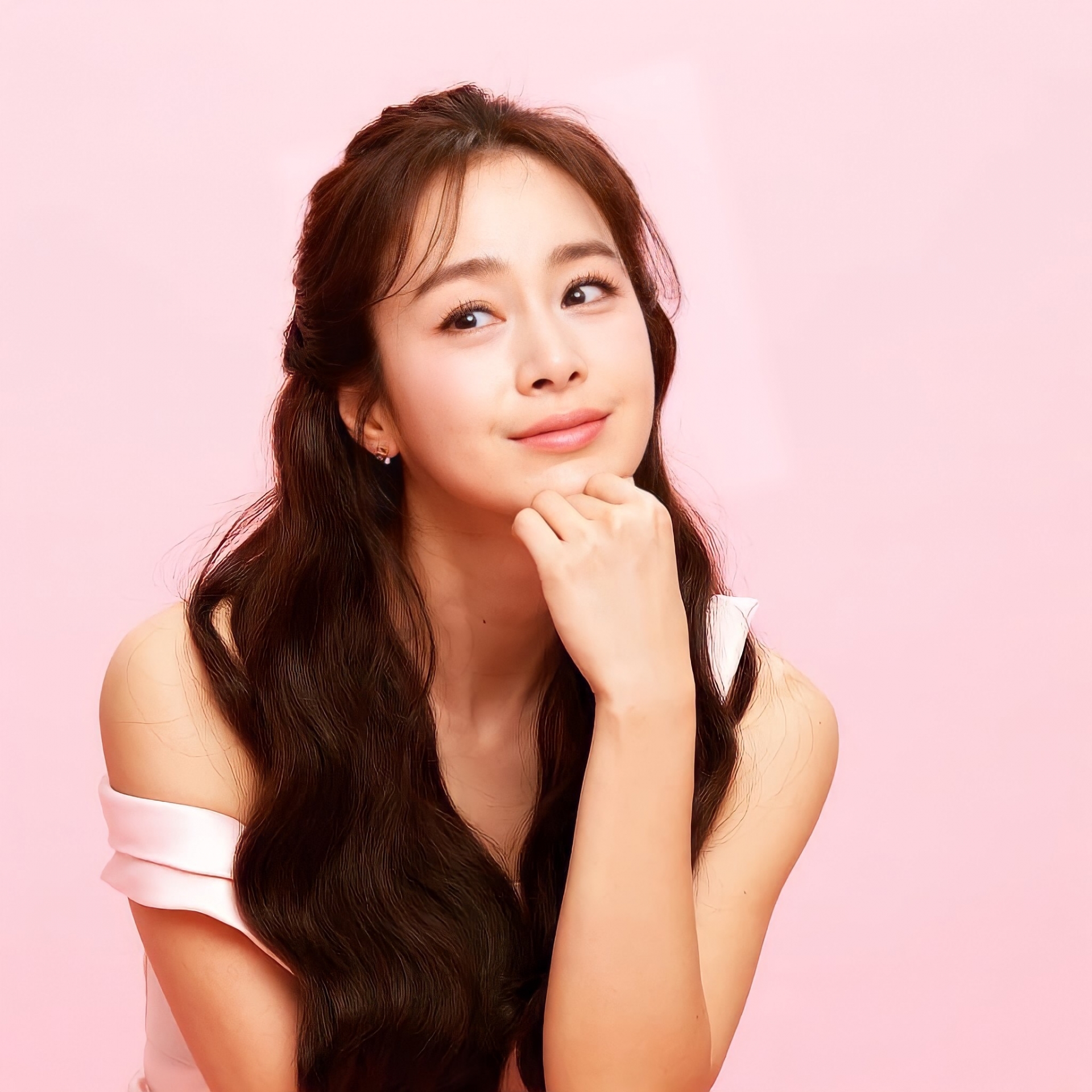 Kim Tae Hee đã bật cười lớn trước tin đồn Bi Rain ngoại tình cùng golf thủ Park Gyeol. Ảnh internet