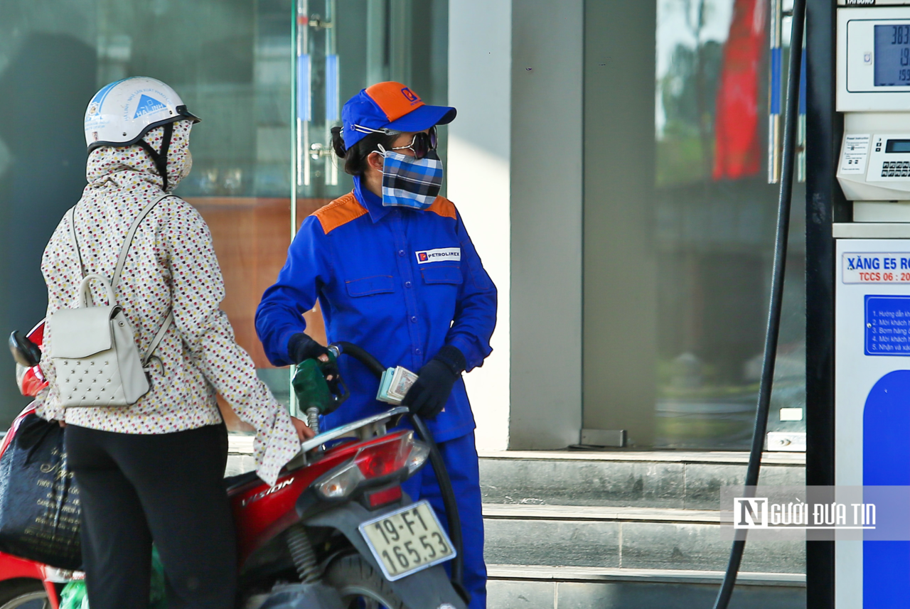 Hiện nay Nhà nước không quy định chiết khấu trong hệ thống kinh doanh xăng dầu. Hiện nay Nhà nước không quy định chiết khấu trong hệ thống kinh doanh xăng dầu.