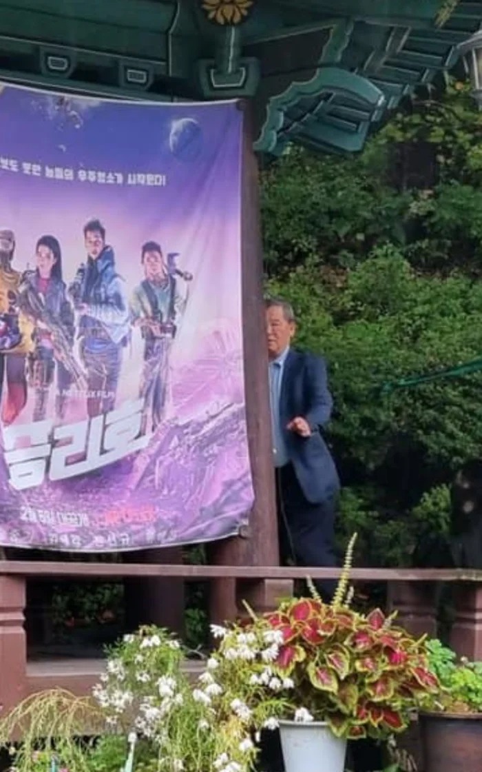 Người hâm mộ gặp bố Song Joong Ki tại bảo tàng của gia đình tại Daejeon, Hàn Quốc.