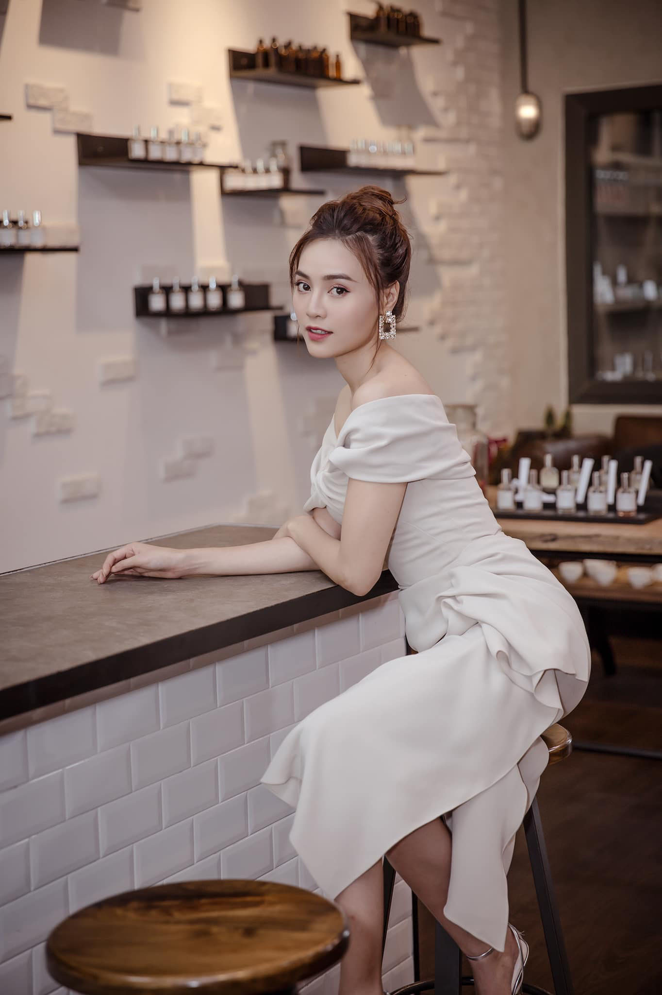 Ninh Dương Lan Ngọc khoe biệt thự khủng khiến Ngô Kiến Huy phải trầm trồ 'quá trời giàu' - Ảnh 2