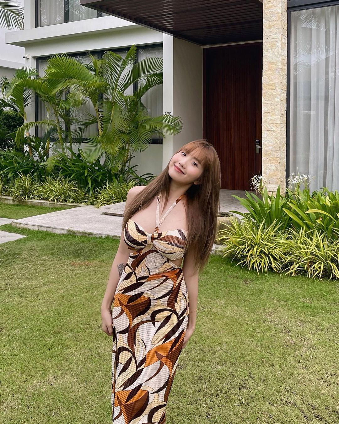 Nhan sắc gây 'hú hồn' của hotgirl tiktok Lê Thị Khánh Huyền ở tuổi 18 - Ảnh 1