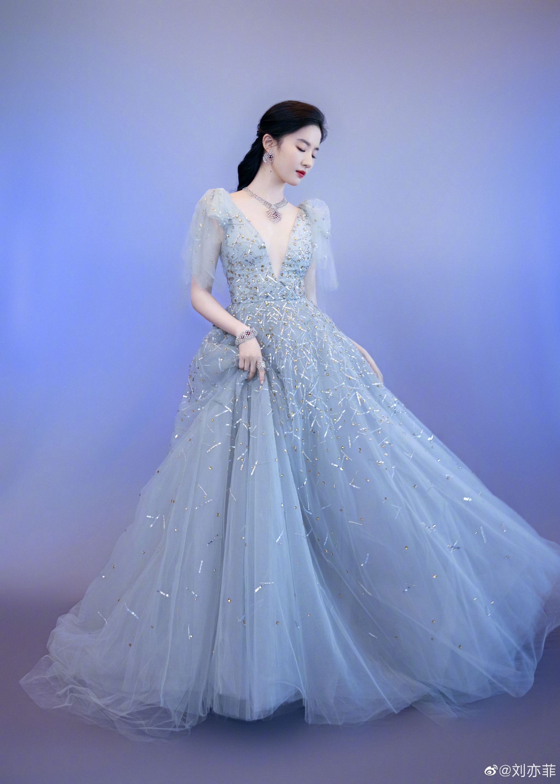 'Thần tiên tỷ tỷ' Lưu Diệc Phi lộ thân hình khác lạ ở tuổi 35 - Ảnh 1