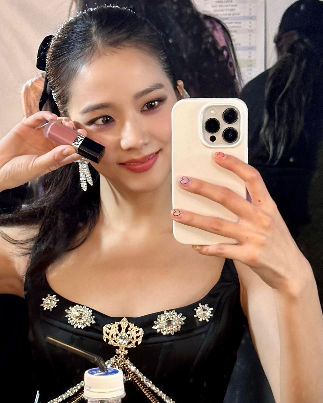 Jisoo (BLACKPINK) bất ngờ làm hành động này sau khi để lộ tình trạng sức khỏe bất ổn - Ảnh 2