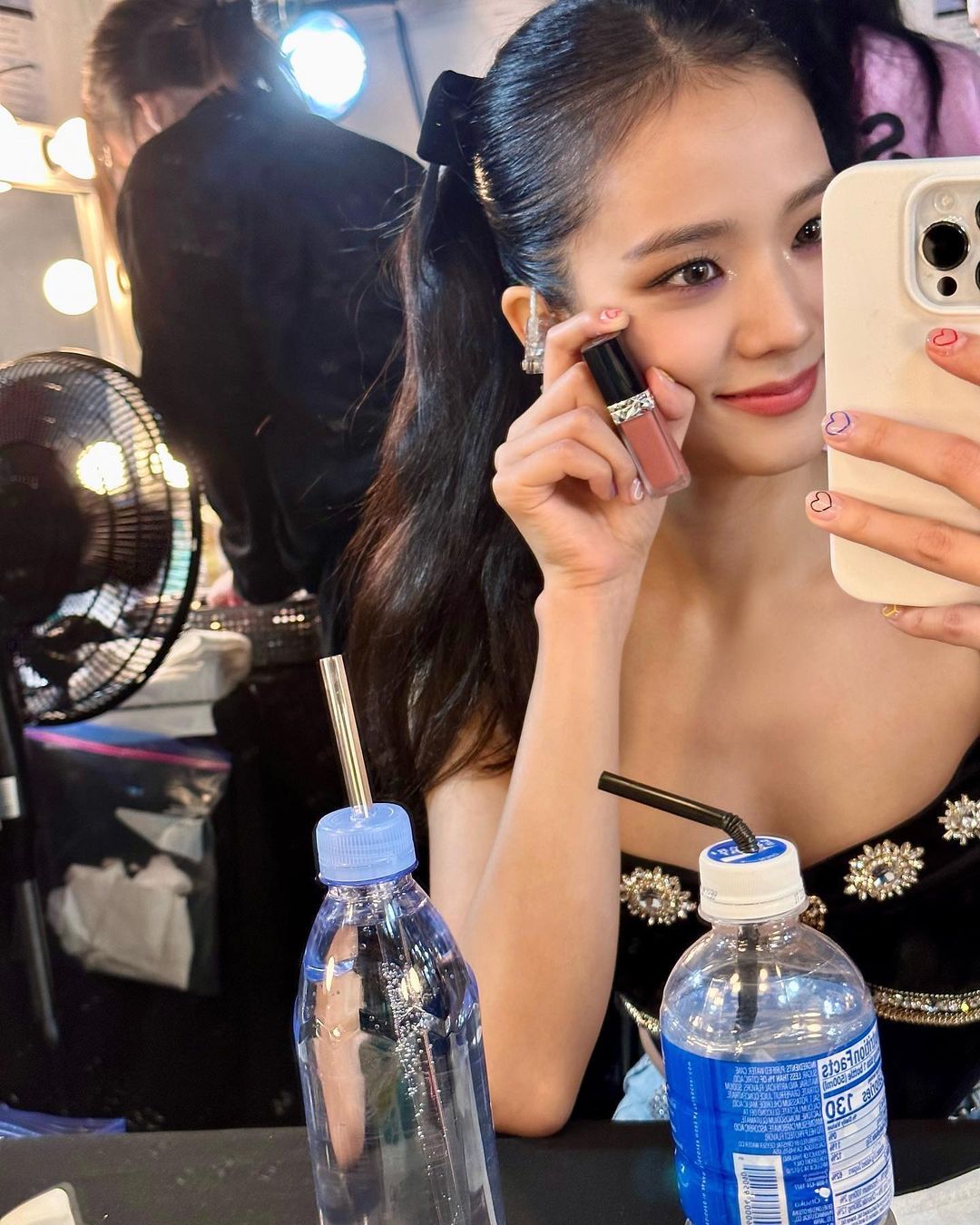 Jisoo (BLACKPINK) bất ngờ làm hành động này sau khi để lộ tình trạng sức khỏe bất ổn - Ảnh 1