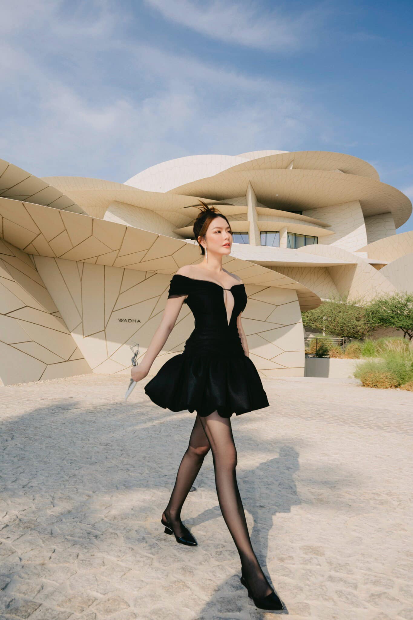 Lý Nhã Kỳ được khen trẻ trung ở tuổi 40. Ảnh FBNV