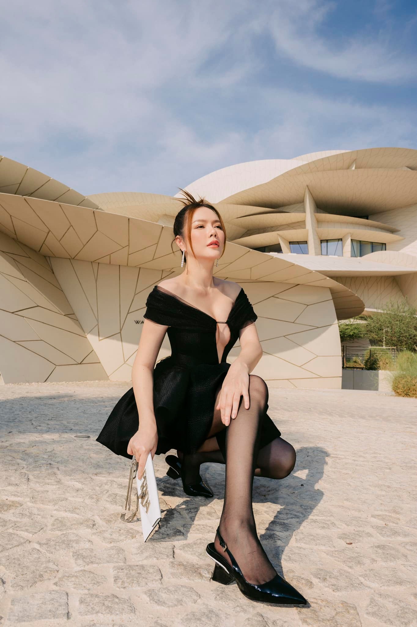 Khoe dáng bốc lửa ở Qatar, Lý Nhã Kỳ bất ngờ xin lỗi nhưng lý do nó lạ lắm! - Ảnh 2