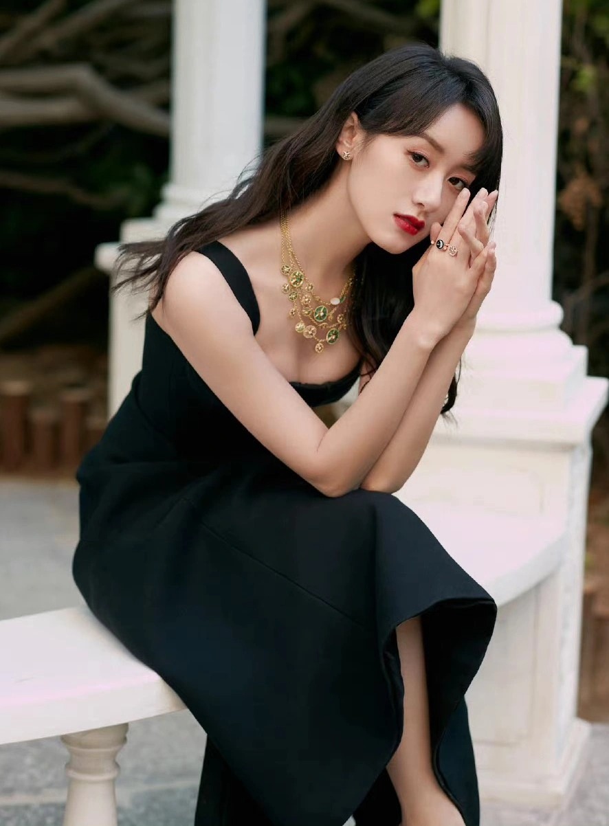 Viên Băng Nghiên bất ngờ gặp vận đen sau thời gian bị tẩy chay vì trốn thuế