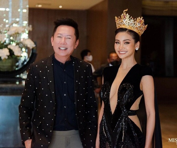 Ông Nawat còn muốn để Engfa Wahara lên nắm quyền cuộc thi Hoa hậu Hòa bình Thái Lan. Ông Nawat còn muốn để Engfa Wahara lên nắm quyền cuộc thi Hoa hậu Hòa bình Thái Lan.