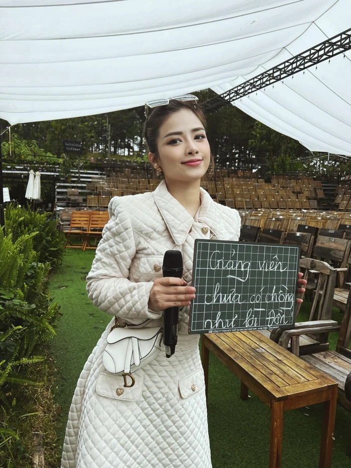 Dương Hoàng Yến phủ nhận chuyện bí mật kết hôn, sinh con. Ảnh FBNV Dương Hoàng Yến phủ nhận chuyện bí mật kết hôn, sinh con. Ảnh FBNV