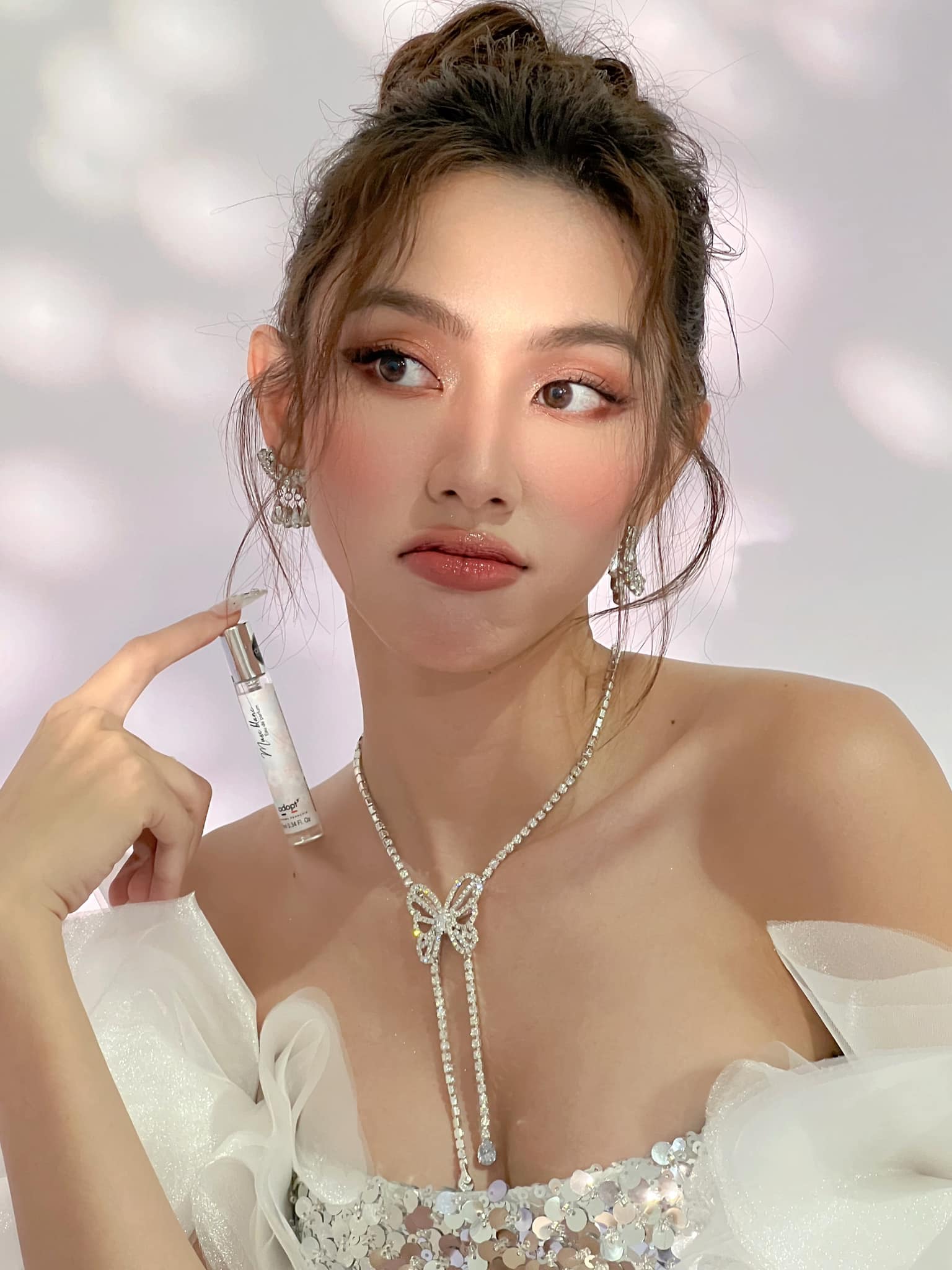 Hoa hậu Thùy Tiên lần hiếm hoi bị dìm hàng như thế này. Ảnh FBNV