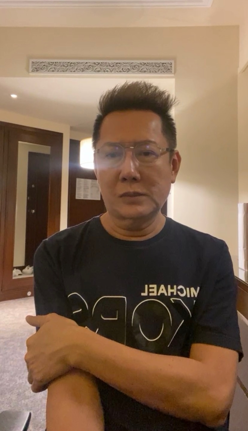 Ông Nawat từng có tuyên bố các thí sinh từng tham gia Miss Grand International không nên tham gia Miss Charm.