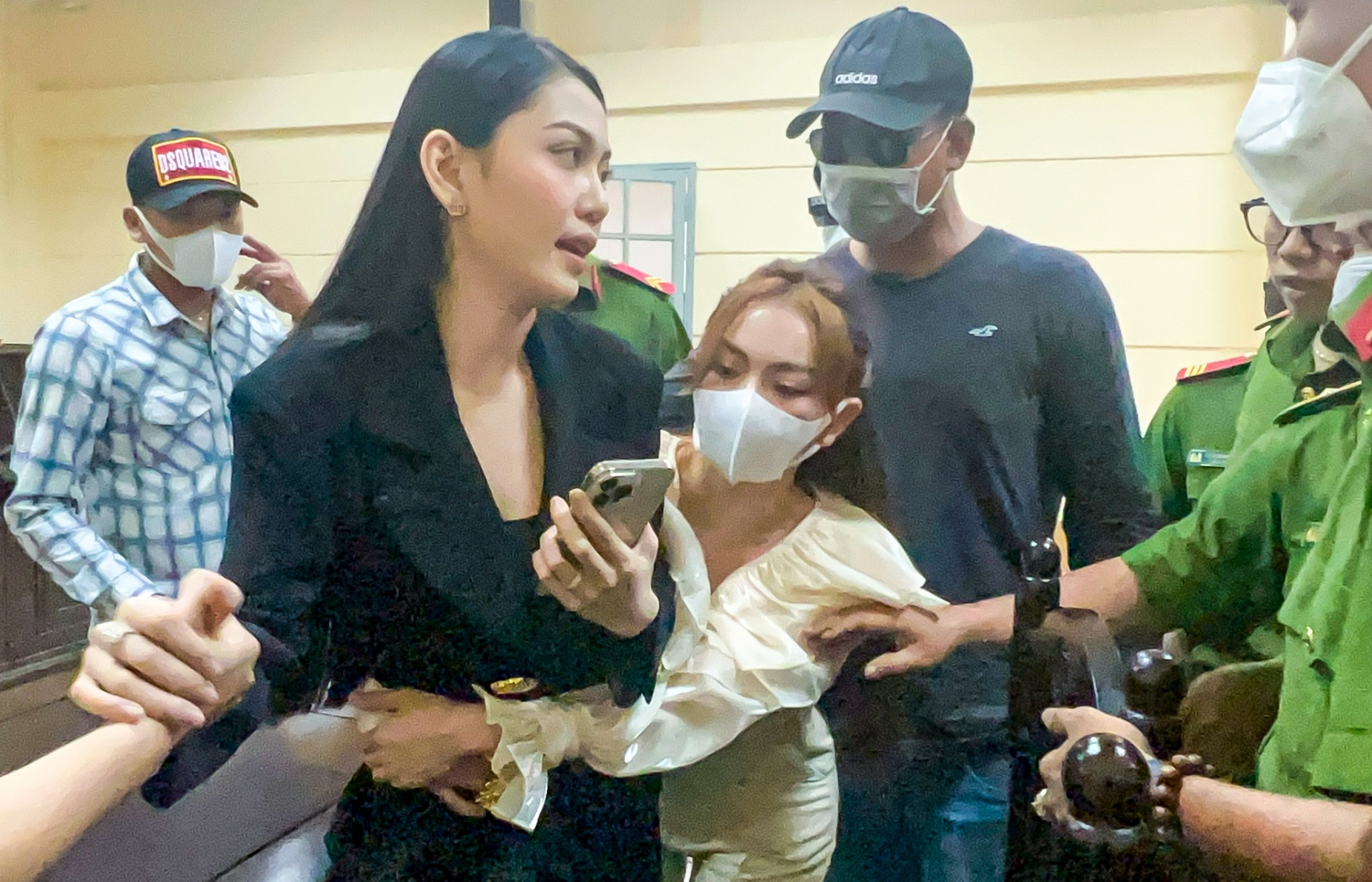 Khổ như Thùy Tiên, đang yên lành bị khán giả quốc tế nhầm với Trang Nemo - Ảnh 1