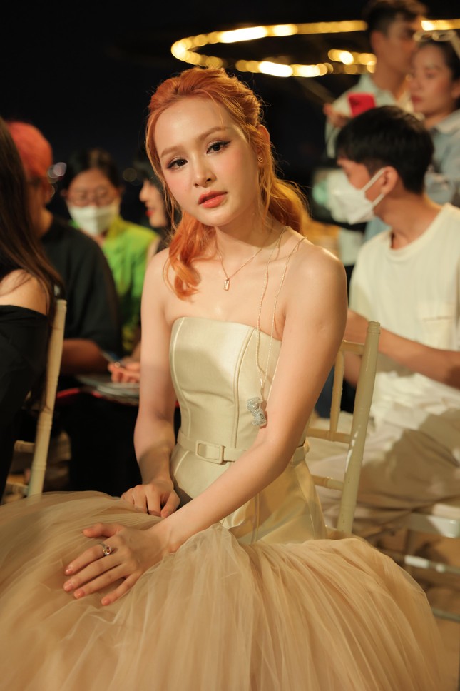 Hiền Hồ để lộ gương mặt khác lạ cùng thái độ khó hiểu sau bê bối đời tư - Ảnh 2 Hiền Hồ để lộ gương mặt khác lạ cùng thái độ khó hiểu sau bê bối đời tư - Ảnh 2