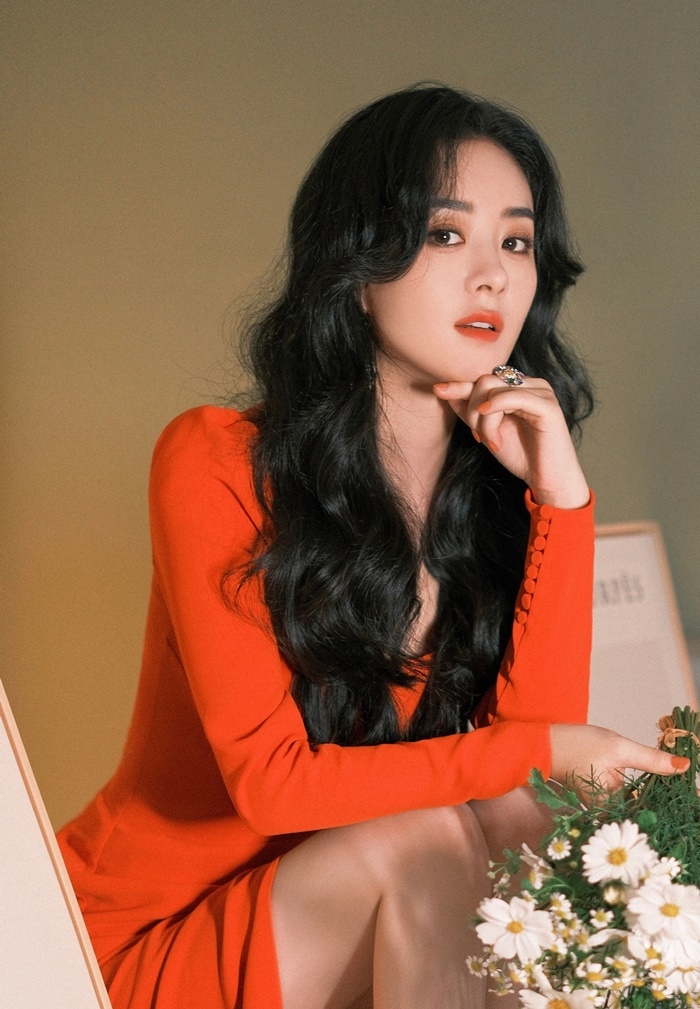 Hình ảnh đã qua chỉnh sửa của Triệu Lệ Dĩnh khác hẳn ảnh mặt mộc trên phim.