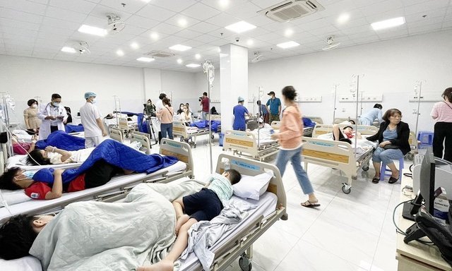 Hơn 600 học sinh trường Ischool Nha Trang bị ngộ độc thực phẩm sau bữa ăn bán trú.