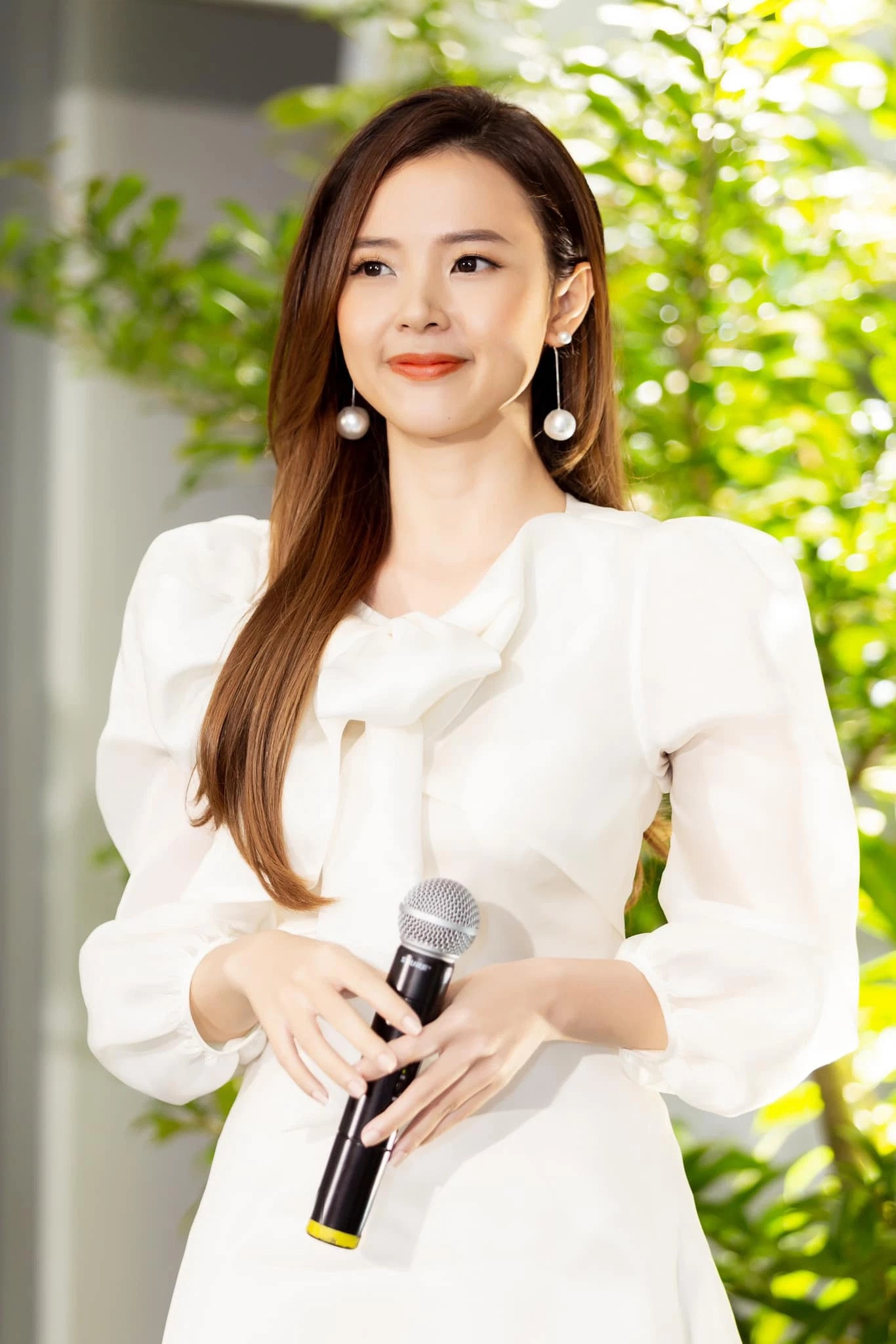 Midu xinh đẹp ở tuổi 33. Ảnh FBNV