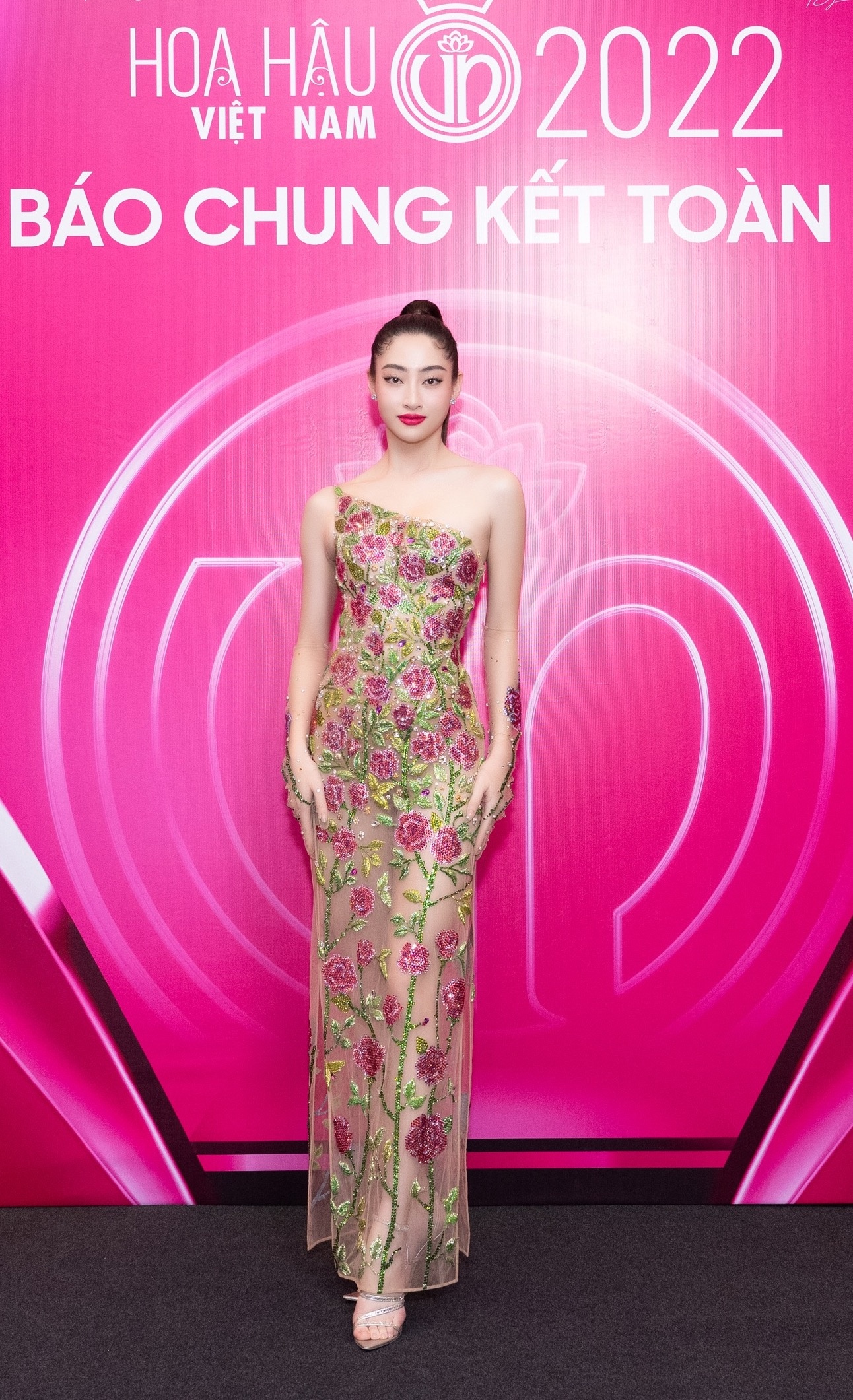 Sao Việt 4/12: Hồ Hoài Anh đưa ra quyết định sự nghiệp táo bạo, Đỗ Thị Hà gặp sự cố ngượng ngùng trên sàn diễn - Ảnh 4 Sao Việt 4/12: Hồ Hoài Anh đưa ra quyết định sự nghiệp táo bạo, Đỗ Thị Hà gặp sự cố ngượng ngùng trên sàn diễn - Ảnh 4