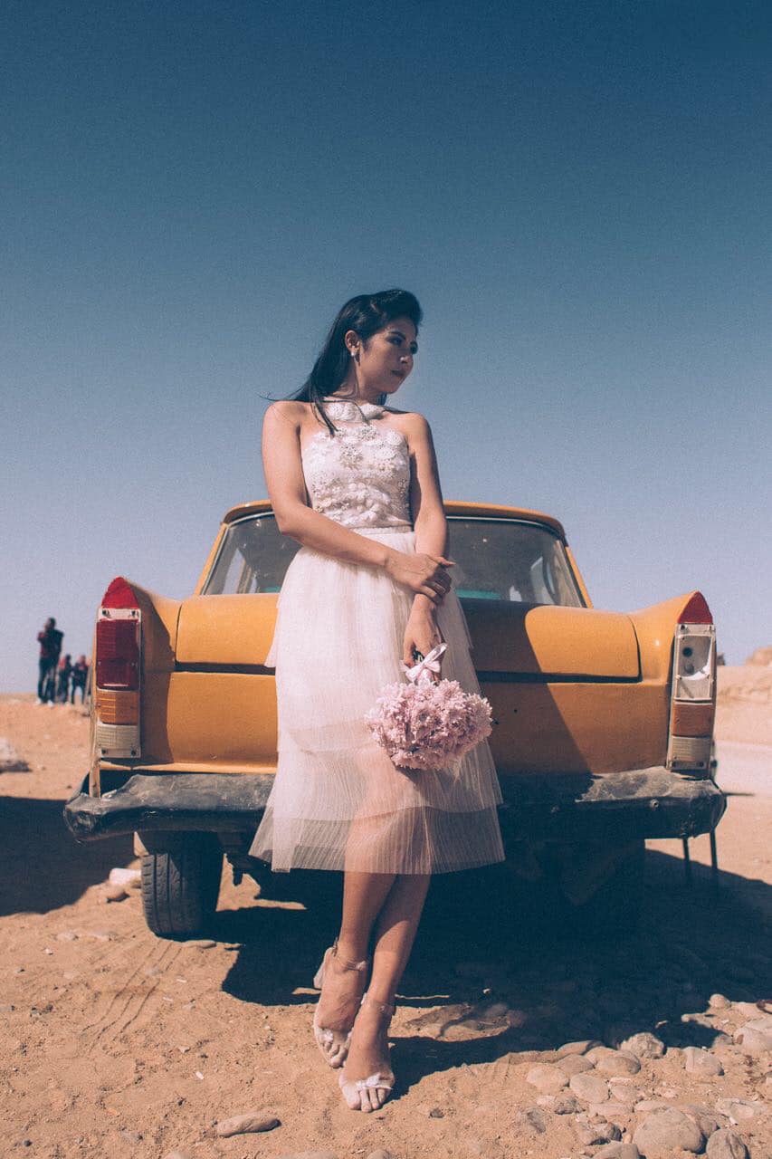 Trong hôn lễ của Ngọc Hân lần này dự kiến gần 800 khách mời và cô dâu sẽ không mặc váy cưới mà thay vào đó là áo dài truyền thống. Cùng với đó là quy định trong tiệc cưới, Ngọc Hân cũng mong muốn khách mời nữ sẽ mặc áo dài còn nam thì chọn áo dài hoặc vest.