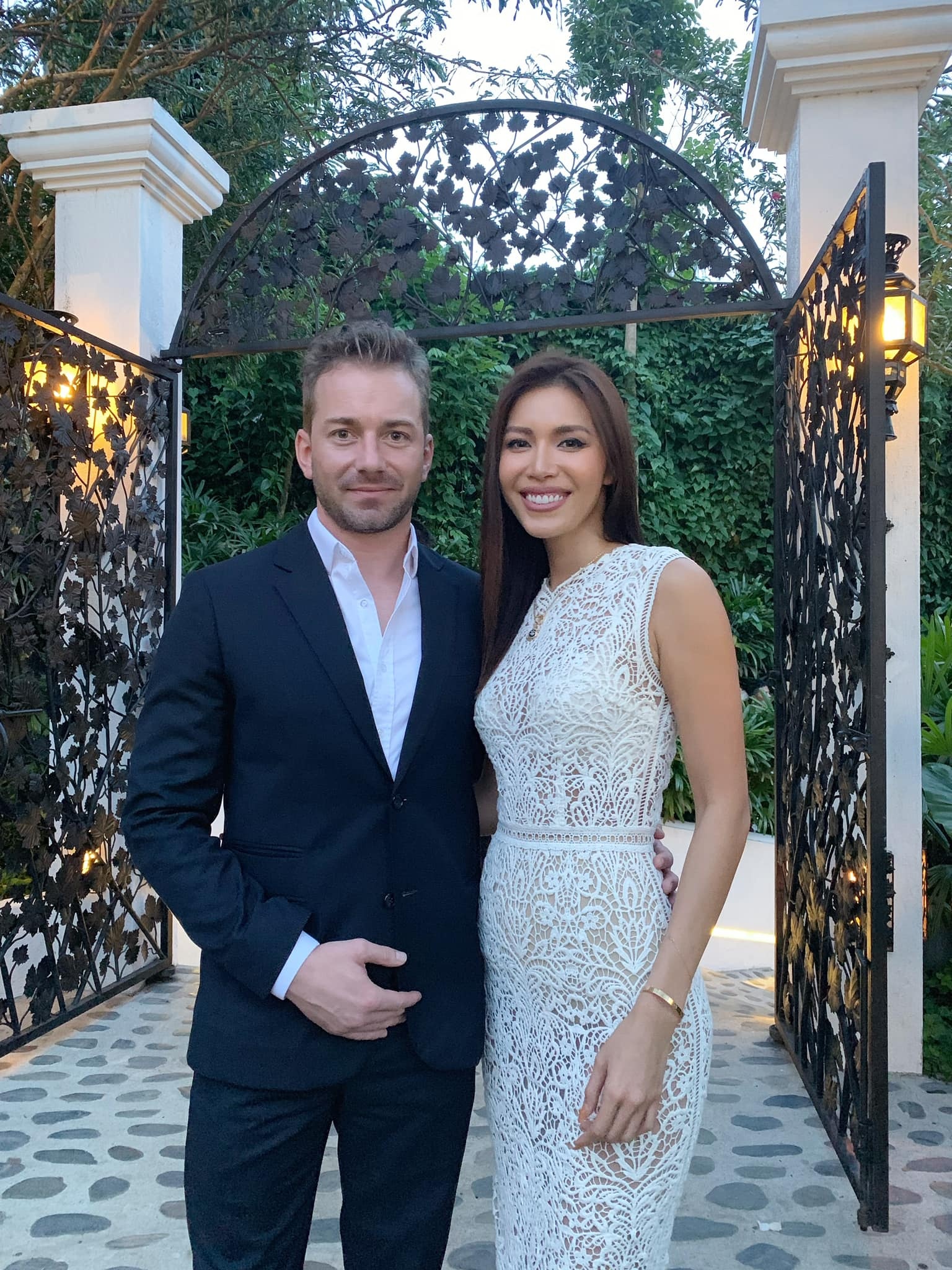 Minh Tú và bạn trai ngoại quốc.