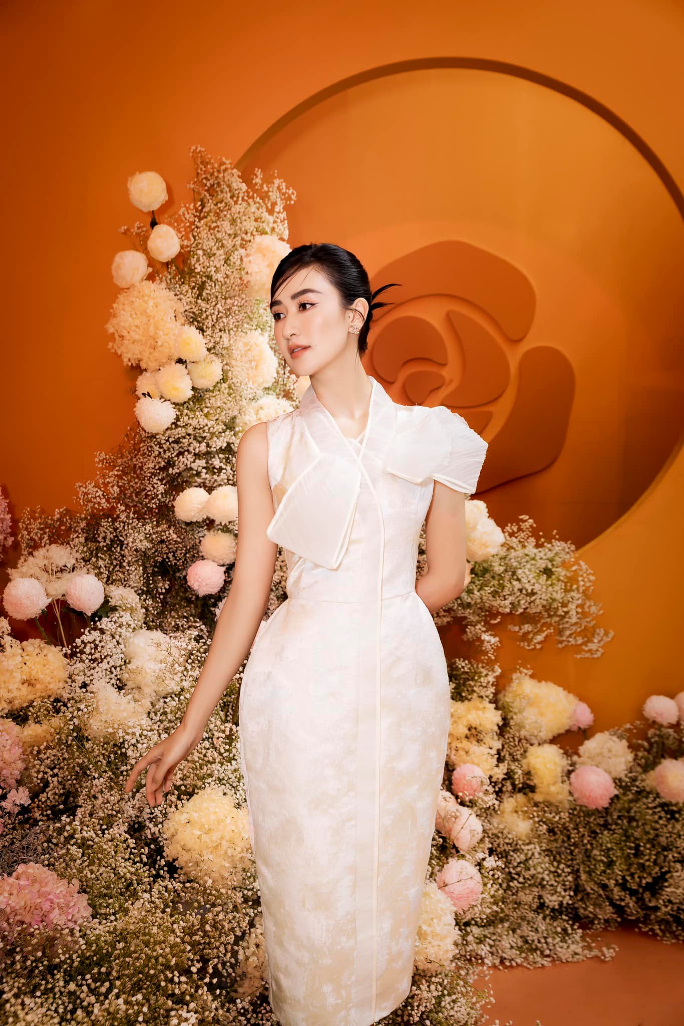 Hà Thu bị đồn là người trong clip đánh ghen gây xôn xao trên mạng xã hội. Ảnh FBNV