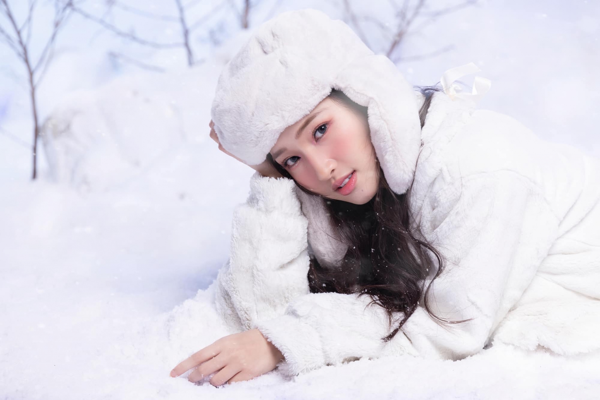 Sau khi đăng quang ngôi vị Á hậu 2 Miss World Vietnam 2022, nhờ gương mặt xinh đẹp, thần thái lúc nào cũng rạng rỡ mà Nguyễn Phương Nhi trở thành nàng thơ của nhiều NTK, nhãn hàng nổi tiếng. Gần nhất, người đẹp sinh năm 2002 còn kết hợp với Isaac trong MV mới khiến fan liên tục dành lời khen ngợi.