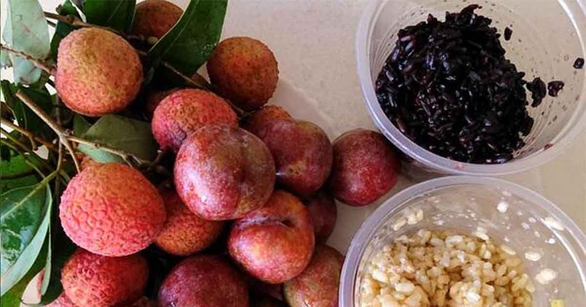 Không nên ăn quá nhiều cơm rượu nếp, mận, vải... trong ngày Tết Đoan Ngọ để tránh gây hại cho sức khỏe. Ảnh minh họa