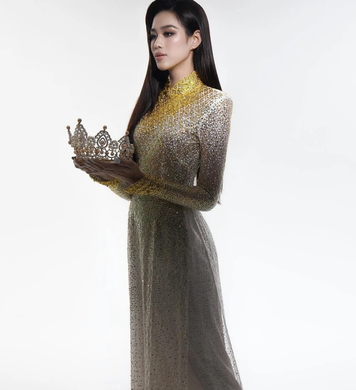 Đỗ Thị Hà diện trang phục ngắn táo bạo, khoe đôi chân dài nuột nà tại Chung kết Hoa Hậu Việt Nam 2022 - Ảnh 3