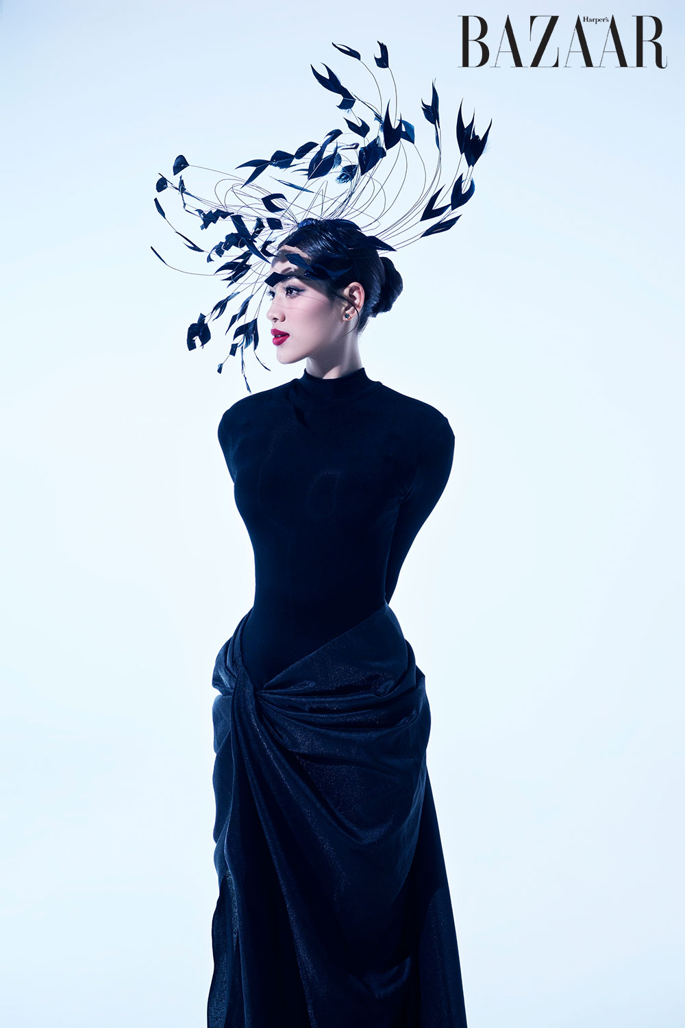 Tuy nhiên, trước ngày chuyển giao nhiệm kỳ, Hoa hậu Đỗ Thị Hà đã có màn lột xác cực kỳ quyến rũ, khác hẳn với hình ảnh giản dị, ngọt ngào như ngày thường.