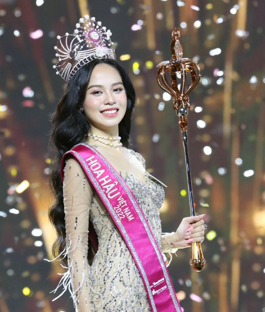 Khoảnh khắc Thanh Thuỷ đăng quang ngôi vị cao nhất tại Hoa hậu Việt Nam (Ảnh: BTC)