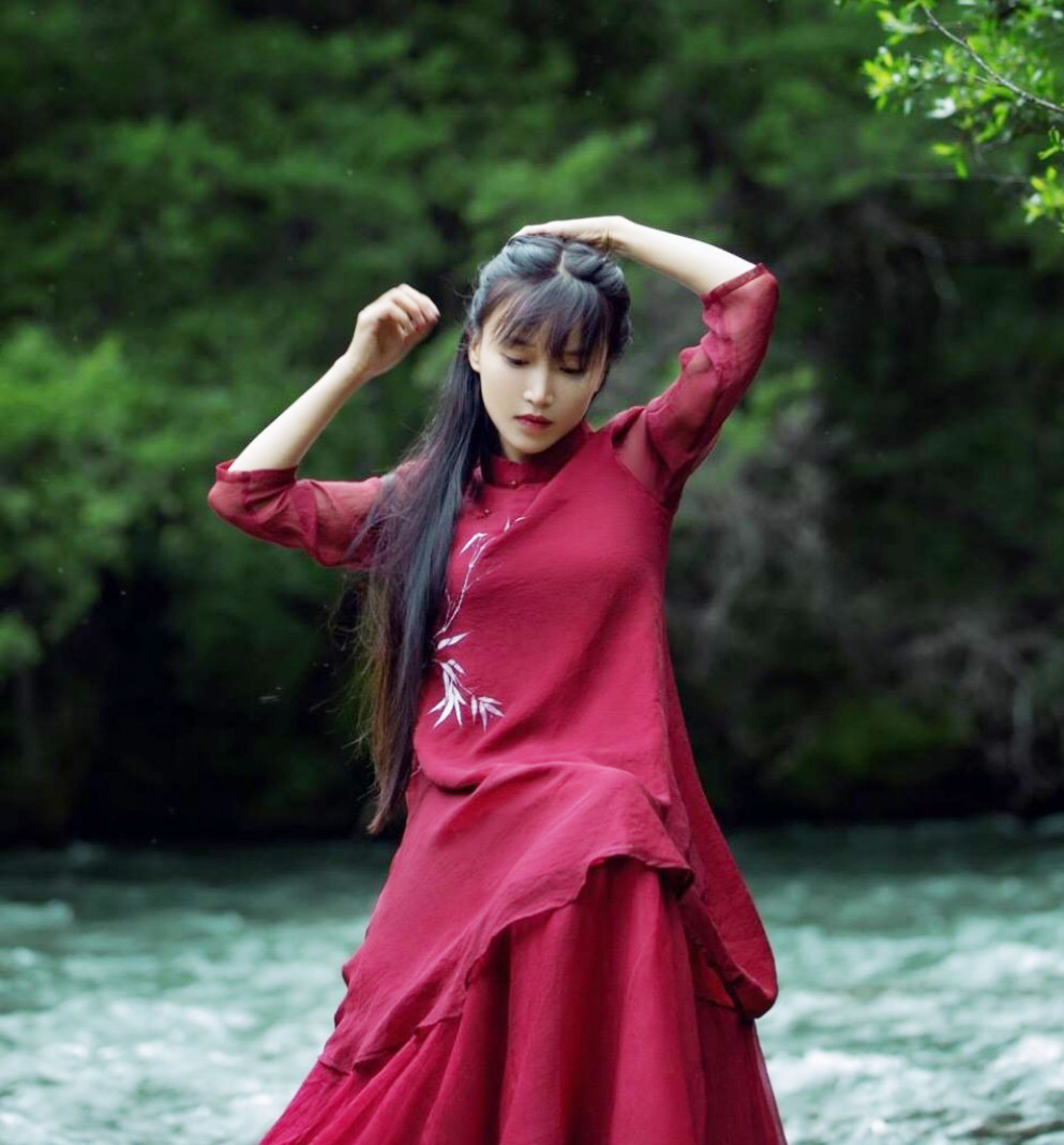 'Tiên nữ đồng quê' Lý Tử Thất báo tin vui sau hơn 1 năm vướng vào kiện tụng căng thẳng - Ảnh 1 'Tiên nữ đồng quê' Lý Tử Thất báo tin vui sau hơn 1 năm vướng vào kiện tụng căng thẳng - Ảnh 1